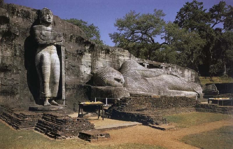 Ananda and Parinivana-Buddha, Screamed Vihara, Polonnaruva, unknow artist